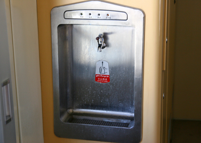 Drinking water or hot water supply on Tibet train